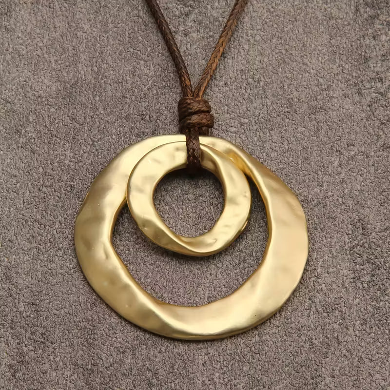 Collier avec pendentif circulaire géométrique irrégulier