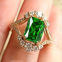 Bague Élégante avec Émeraude
