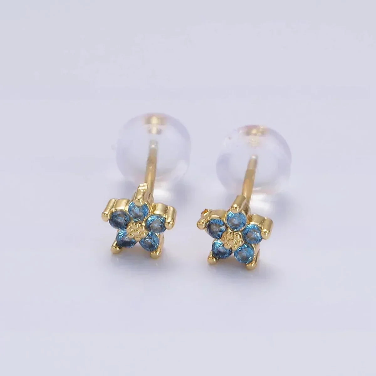 Boucles d'oreilles à clou avec délicate fleur