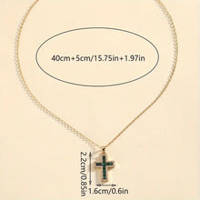 Collier en or avec pendentif croix émeraude solennelle