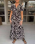 Robe à manches courtes avec col en V