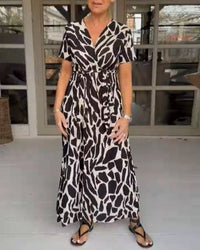 Robe à manches courtes avec col en V