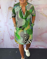 Robe à poches imprimée colorée avec col en V et demi-manches