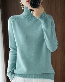 Pull simple à manches longues et col haut de couleur unie