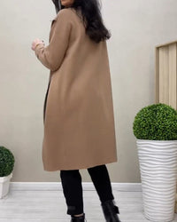 Robe pull à col roulé et fente latérale