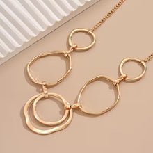 Collier avec pendentif inspiré de l'élégance vintage