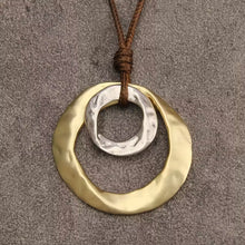 Collier avec pendentif circulaire géométrique irrégulier
