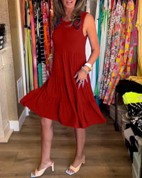 Robe à coupe plissée et sans manches