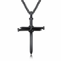 Collier avec croix en forme de clou