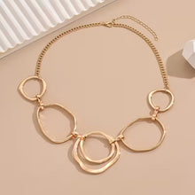 Collier avec pendentif inspiré de l'élégance vintage