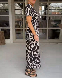 Robe à manches courtes avec col en V