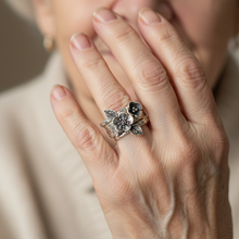 Bague vintage avec couches et fleur en argent