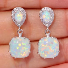 Boucles d'oreilles vintage en opale blanche et zircon