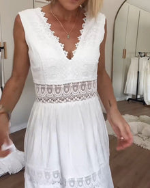 Robe débardeur col V en dentelle