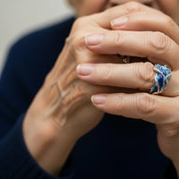 Bague vintage dorée avec vague de l'océan