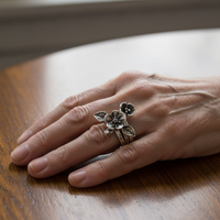 Bague vintage avec couches et fleur en argent