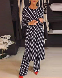 Costume élégant fendu à pois
