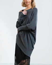 VÊtement Maille Asymétrique Drappé Et Innovant