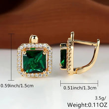 Boucles d'oreilles dorées avec zircon vert carré
