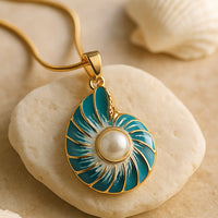 Collier en Coquillage Bleu avec Perle