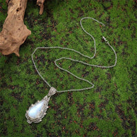 Collier avec pendentif vintage en pierre de lune