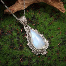 Collier avec pendentif vintage en pierre de lune