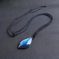 Collier en pierre lunaire magique
