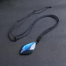 Collier en pierre lunaire magique