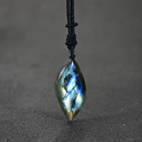 Collier en pierre lunaire magique
