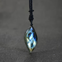 Collier en pierre lunaire magique