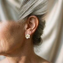 Boucles d'oreilles élégantes en pétales en or