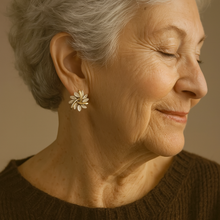 Boucles d'oreilles élégantes et raffinées avec des pétales d'opale en or