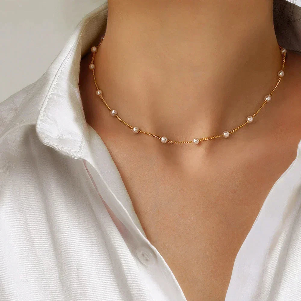 Collier petit de perles en or