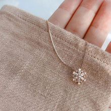 Collier en cristal avec flocon de neige brillant en or et en argent
