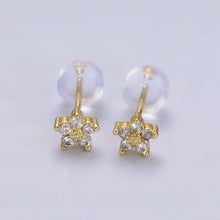 Boucles d'oreilles à clou avec délicate fleur
