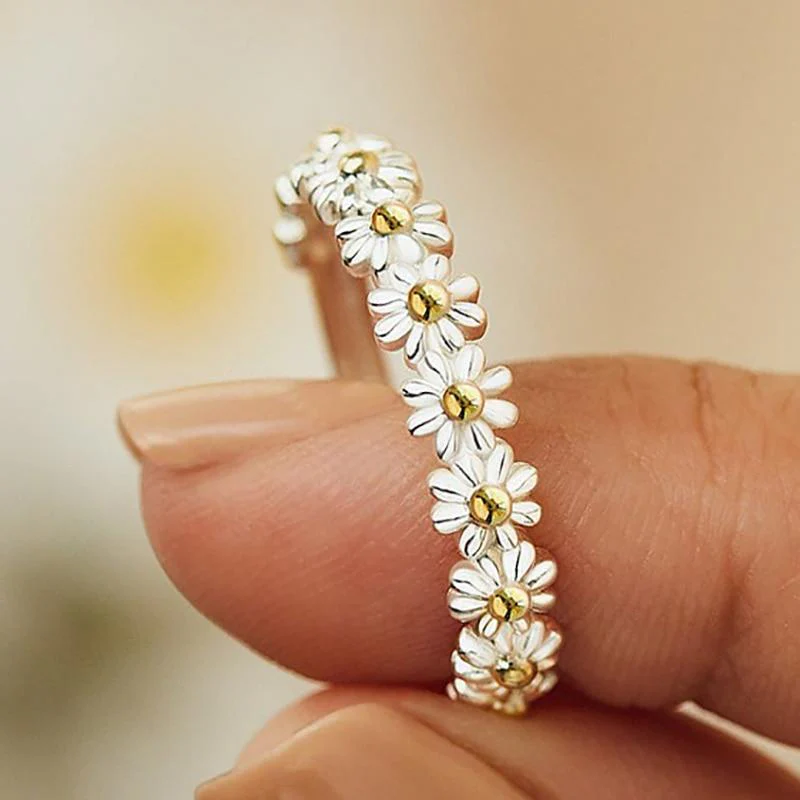 Bague ajustable en argent et émail peint à la main avec des marguerites