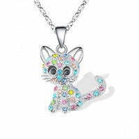 Collier argenté avec des chatons et des zirconias colorés