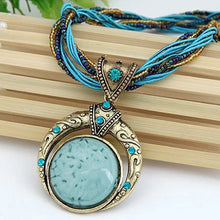 Collier vintage avec pendentif ethnique en cristal vert