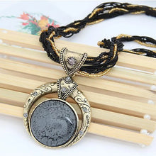 Collier vintage avec pendentif ethnique en cristal vert