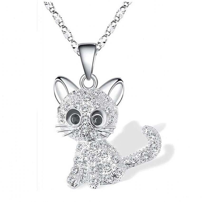 Collier argenté avec des chatons et des zirconias colorés