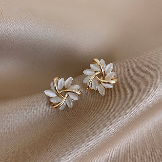 Boucles d'oreilles en pétales d'opale en or