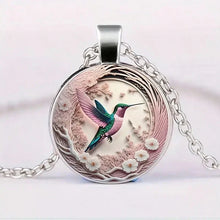 Collier avec Pendentif en Forme de Colibri avec Dôme en Verre