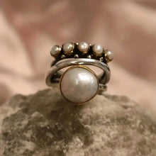 Bague vintage avec couronne en argent et perles