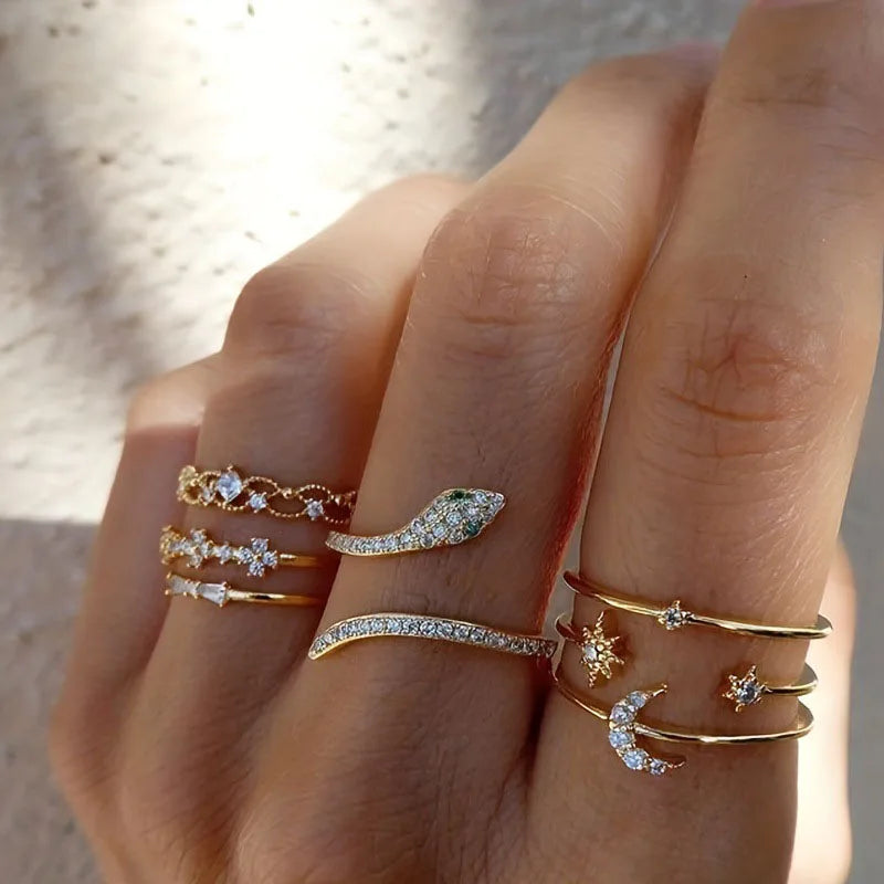Ensemble de bagues dorées brillantes de style vintage