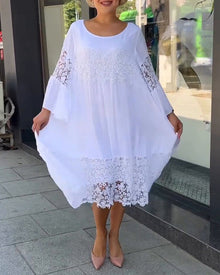 Robe en dentelle à col rond