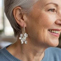 Boucles d'oreilles vintage en argent avec des fleurs irrégulières