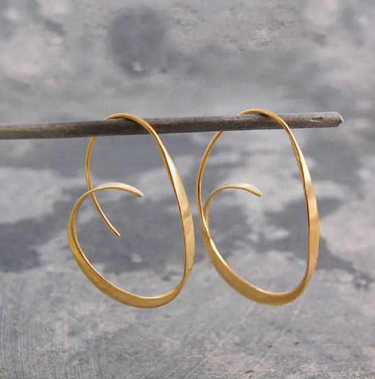 Boucles d'oreilles grandes en spirale avec cercle