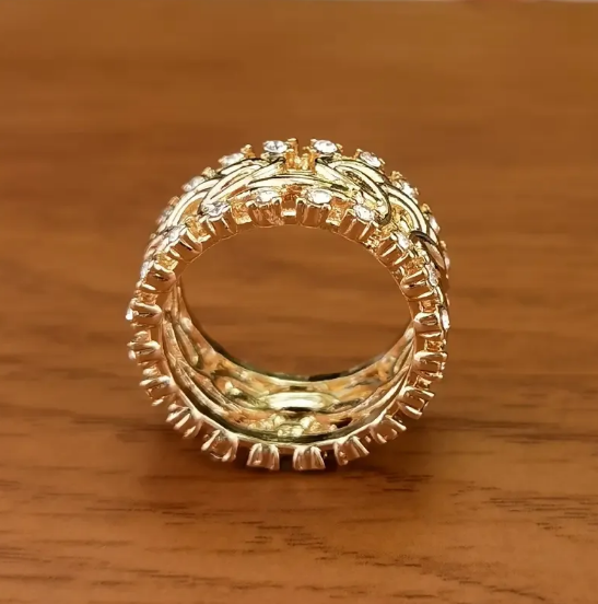 Bague avec bande en cristal tressé doré