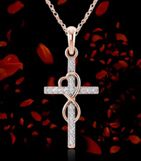 Collier avec pendentif en forme de croix en alliage de diamants
