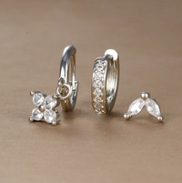 Ensemble de boucles d'oreilles avec diamants en forme de fleur